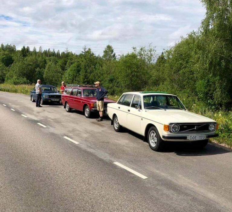 Bild från starten ifrån Göteborg. Efter vägen till Lycksele ansluter många fina Volvo.
